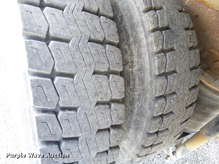 image for item DD2492 1997 Mack CH613 fertilizer tender truck