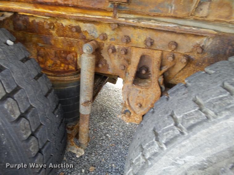 image for item DD2492 1997 Mack CH613 fertilizer tender truck