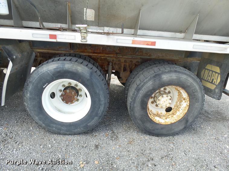 image for item DD2492 1997 Mack CH613 fertilizer tender truck