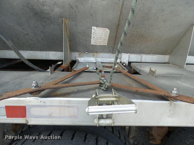 image for item DD2492 1997 Mack CH613 fertilizer tender truck