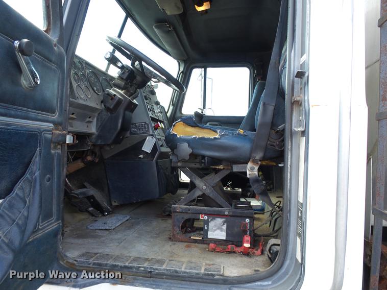 image for item DD2492 1997 Mack CH613 fertilizer tender truck