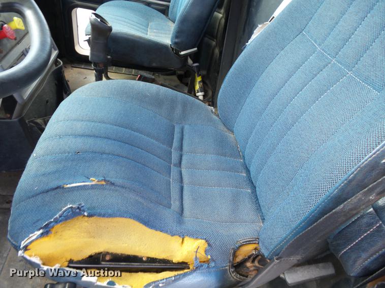 image for item DD2492 1997 Mack CH613 fertilizer tender truck