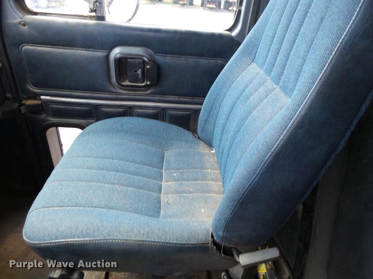 image for item DD2492 1997 Mack CH613 fertilizer tender truck