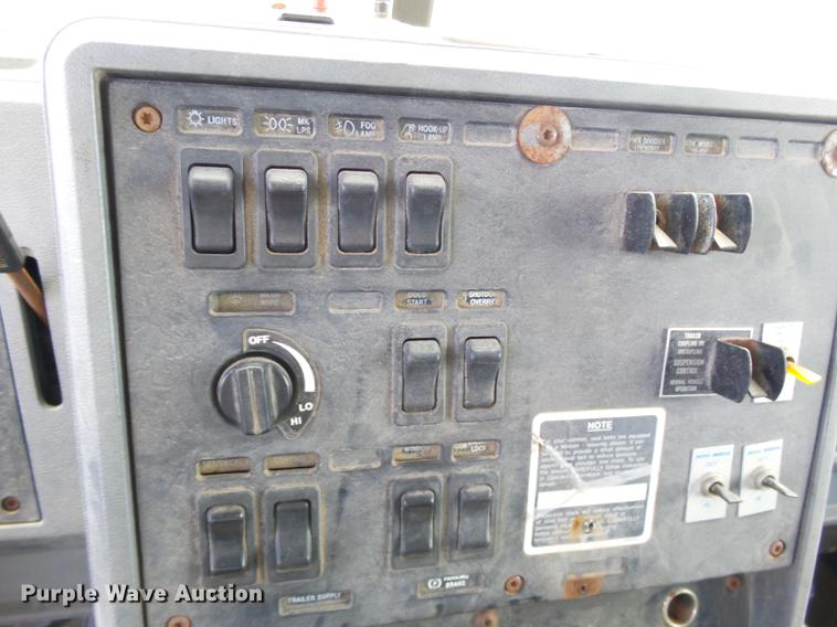 image for item DD2492 1997 Mack CH613 fertilizer tender truck