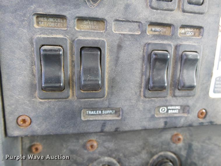 image for item DD2492 1997 Mack CH613 fertilizer tender truck