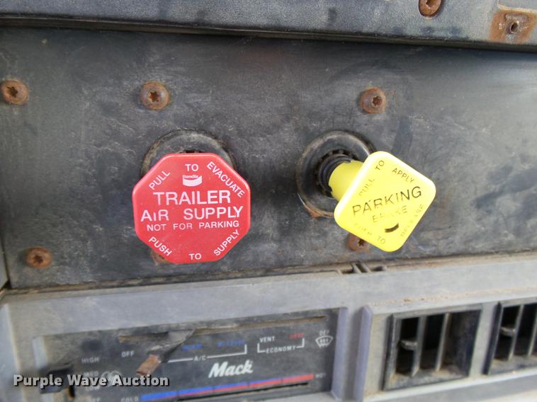 image for item DD2492 1997 Mack CH613 fertilizer tender truck