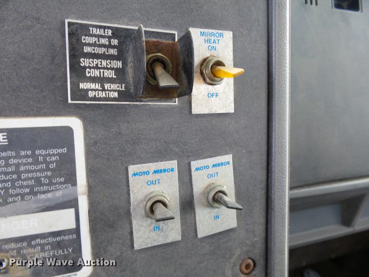 image for item DD2492 1997 Mack CH613 fertilizer tender truck