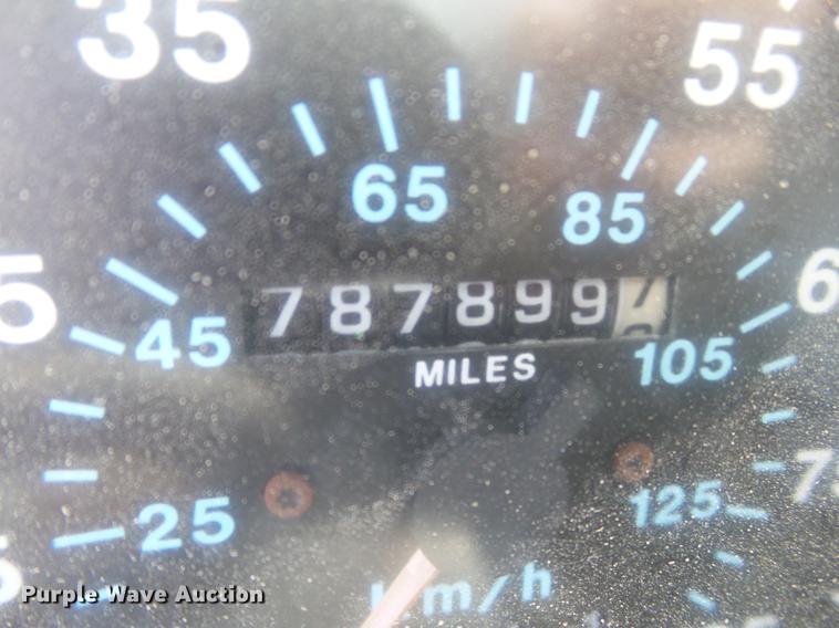 image for item DD2492 1997 Mack CH613 fertilizer tender truck