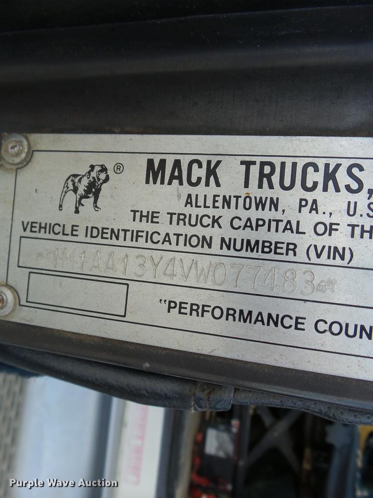 image for item DD2492 1997 Mack CH613 fertilizer tender truck