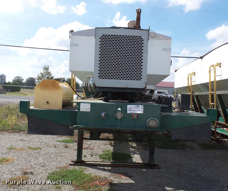 image for item DD2496 2010 Behnke DDT24 fertilizer tender trailer