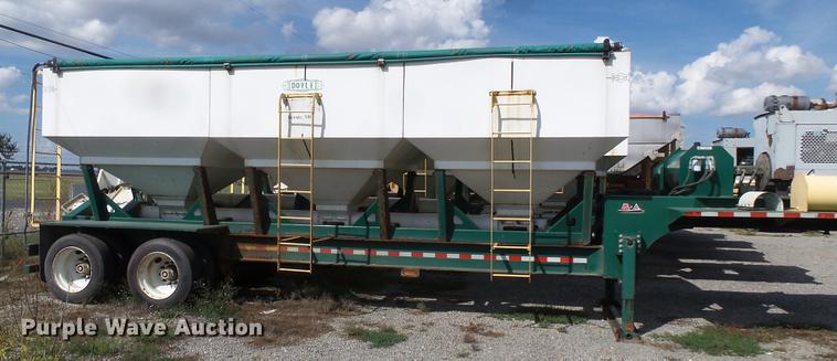 image for item DD2496 2010 Behnke DDT24 fertilizer tender trailer