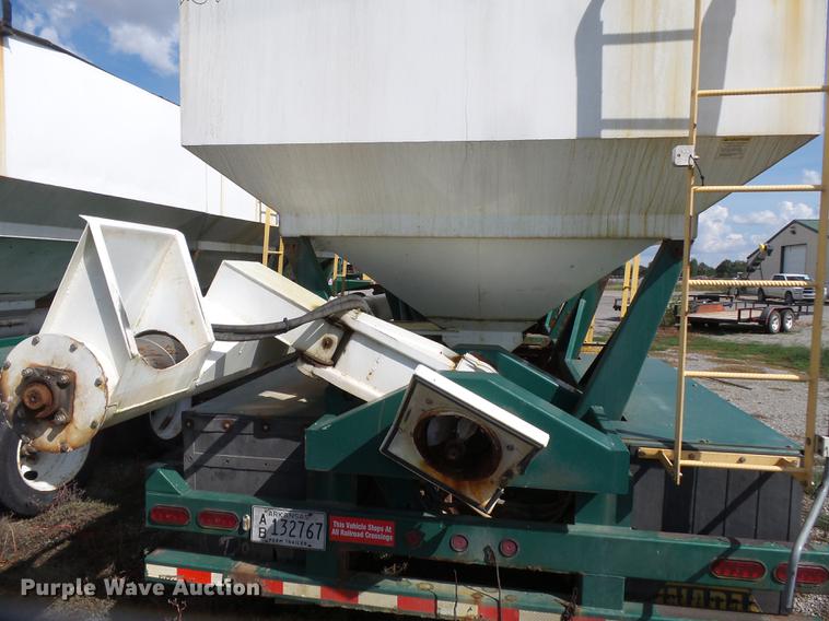 image for item DD2496 2010 Behnke DDT24 fertilizer tender trailer