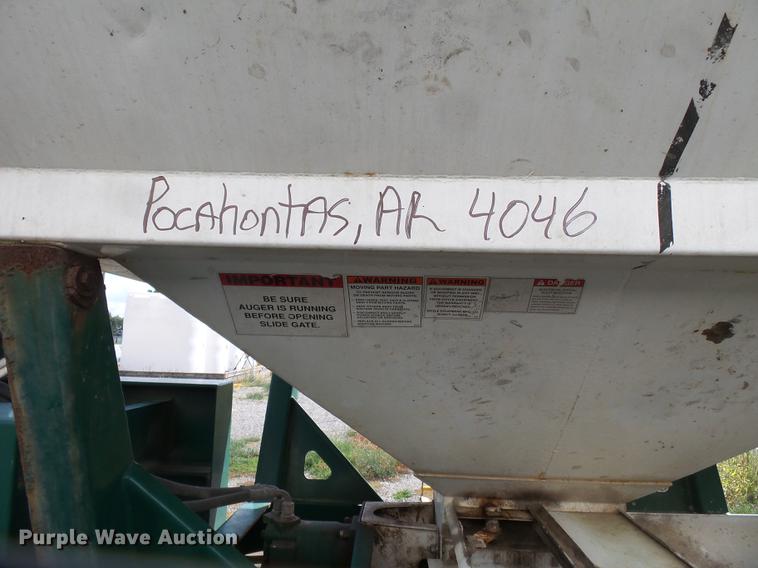 image for item DD2496 2010 Behnke DDT24 fertilizer tender trailer