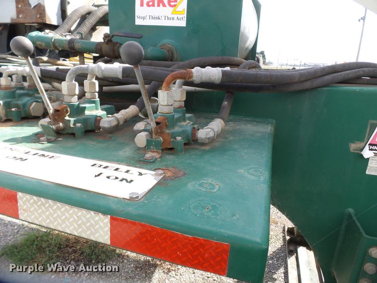 image for item DD2496 2010 Behnke DDT24 fertilizer tender trailer