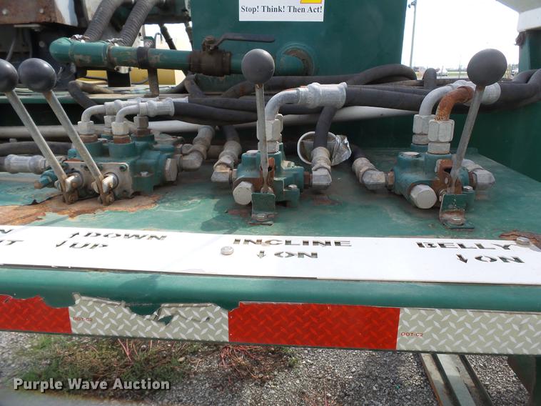 image for item DD2496 2010 Behnke DDT24 fertilizer tender trailer