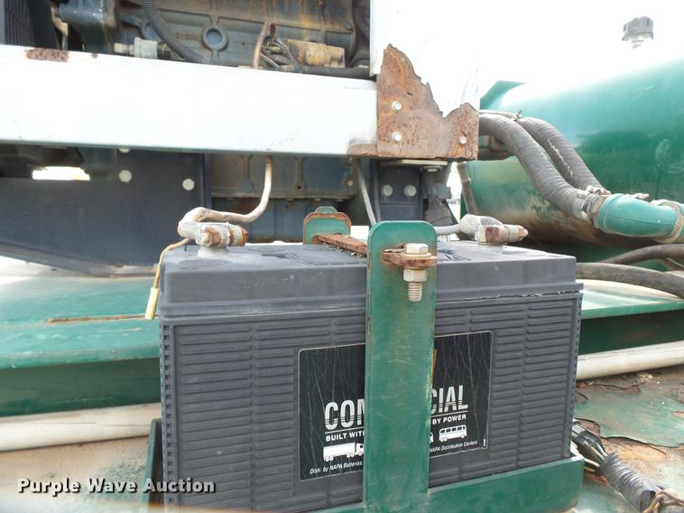 image for item DD2496 2010 Behnke DDT24 fertilizer tender trailer