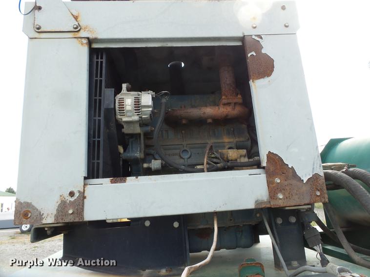 image for item DD2496 2010 Behnke DDT24 fertilizer tender trailer