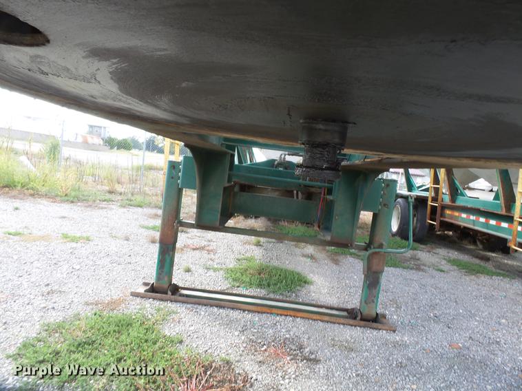 image for item DD2496 2010 Behnke DDT24 fertilizer tender trailer