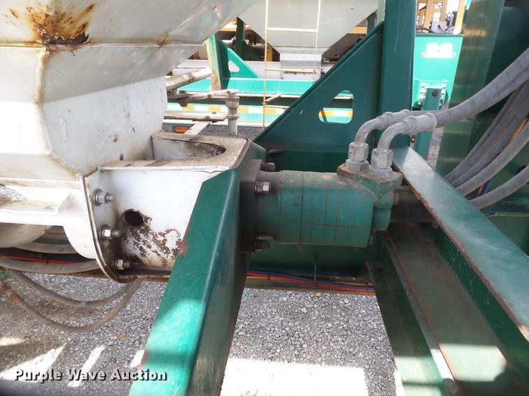 image for item DD2496 2010 Behnke DDT24 fertilizer tender trailer