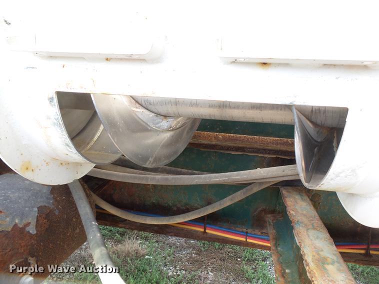 image for item DD2496 2010 Behnke DDT24 fertilizer tender trailer