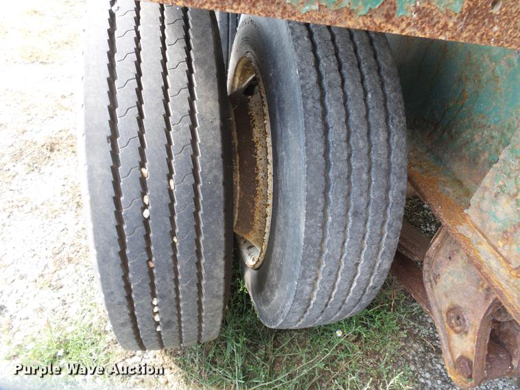 image for item DD2496 2010 Behnke DDT24 fertilizer tender trailer