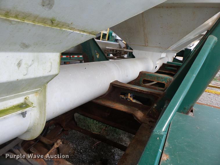 image for item DD2496 2010 Behnke DDT24 fertilizer tender trailer
