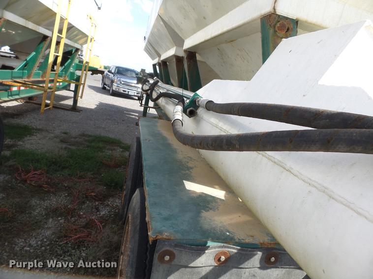 image for item DD2496 2010 Behnke DDT24 fertilizer tender trailer