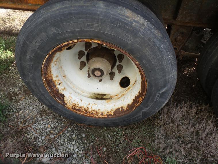 image for item DD2496 2010 Behnke DDT24 fertilizer tender trailer