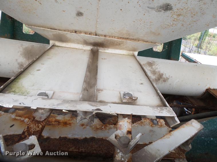 image for item DD2496 2010 Behnke DDT24 fertilizer tender trailer