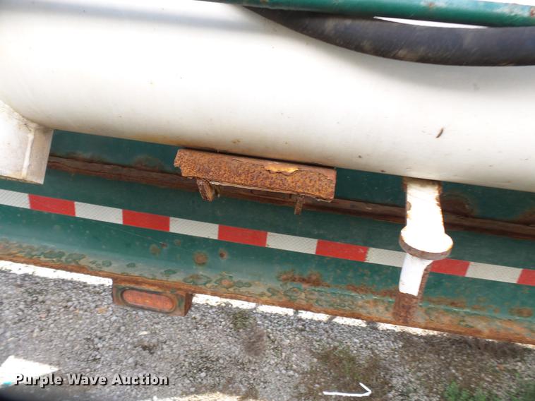 image for item DD2496 2010 Behnke DDT24 fertilizer tender trailer