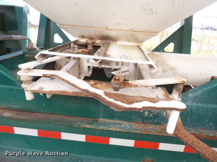 image for item DD2496 2010 Behnke DDT24 fertilizer tender trailer