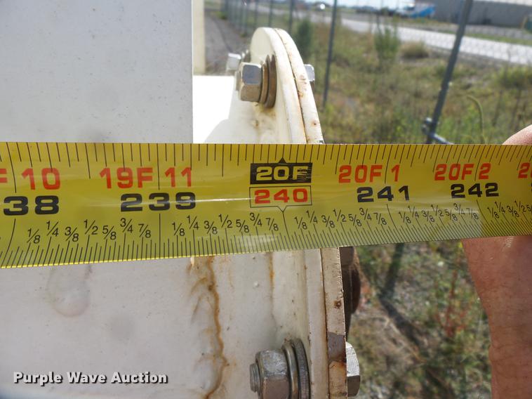 image for item DD2496 2010 Behnke DDT24 fertilizer tender trailer