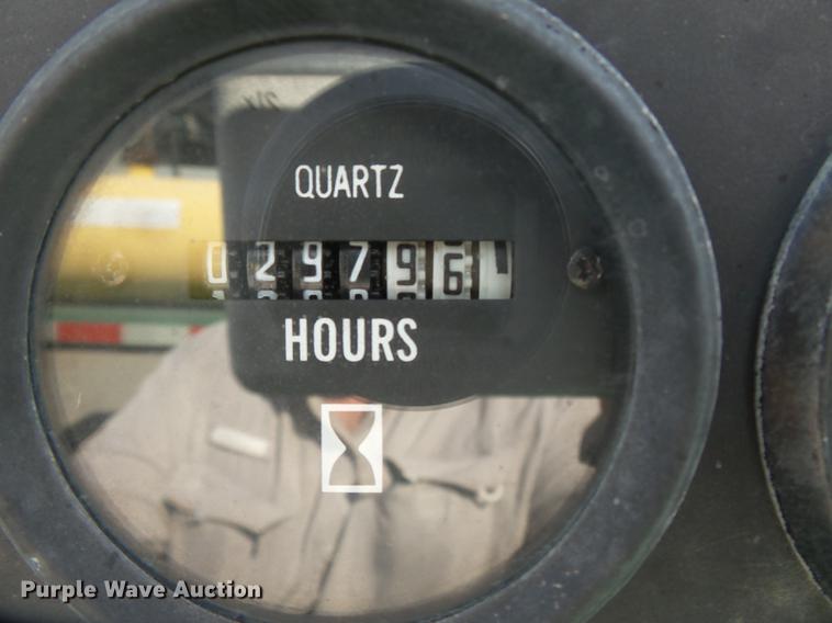 image for item DD2496 2010 Behnke DDT24 fertilizer tender trailer