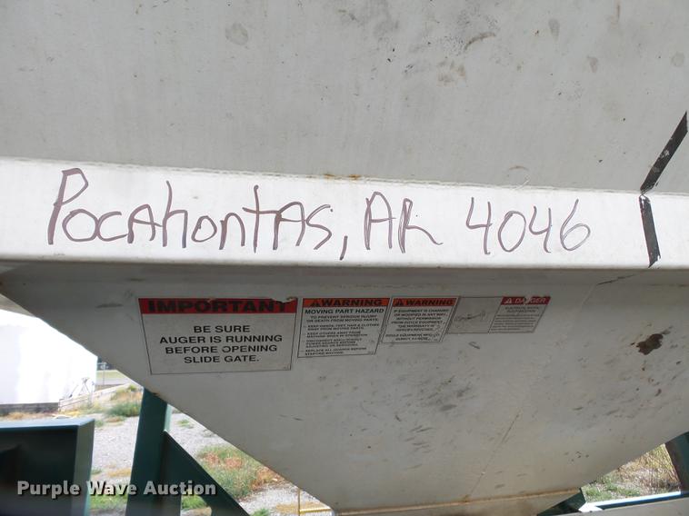 image for item DD2496 2010 Behnke DDT24 fertilizer tender trailer