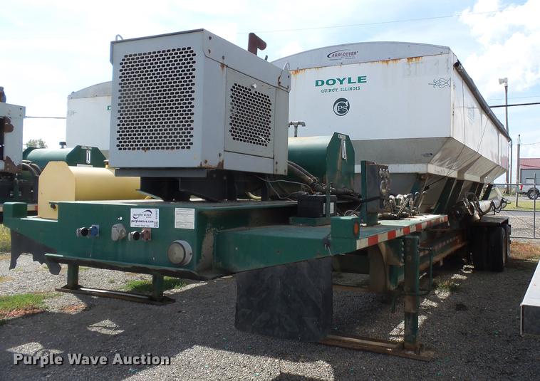 image for item DD2497 2010 Behnke DDT24 fertilizer tender trailer