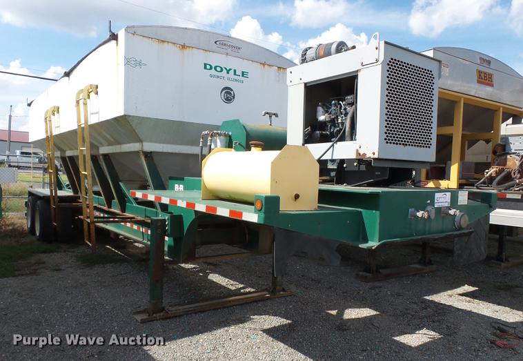 image for item DD2497 2010 Behnke DDT24 fertilizer tender trailer