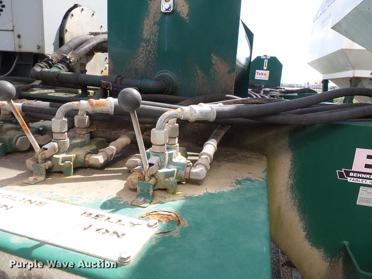 image for item DD2497 2010 Behnke DDT24 fertilizer tender trailer