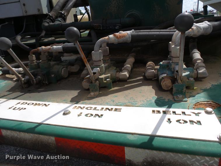 image for item DD2497 2010 Behnke DDT24 fertilizer tender trailer