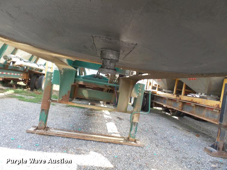 image for item DD2497 2010 Behnke DDT24 fertilizer tender trailer