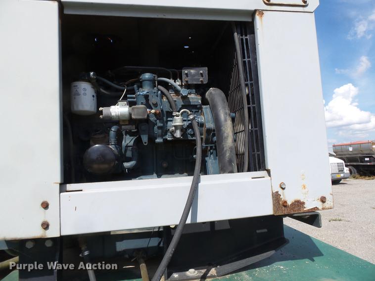 image for item DD2497 2010 Behnke DDT24 fertilizer tender trailer