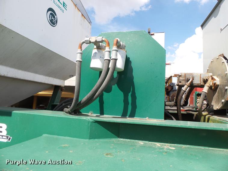 image for item DD2497 2010 Behnke DDT24 fertilizer tender trailer