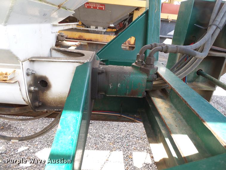 image for item DD2497 2010 Behnke DDT24 fertilizer tender trailer