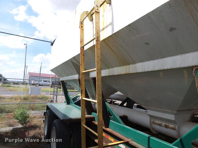 image for item DD2497 2010 Behnke DDT24 fertilizer tender trailer