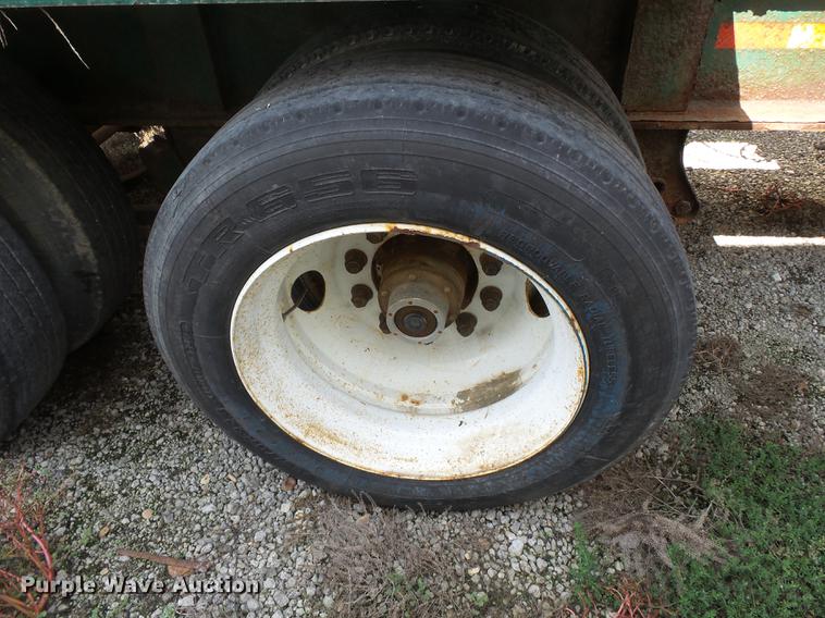 image for item DD2497 2010 Behnke DDT24 fertilizer tender trailer