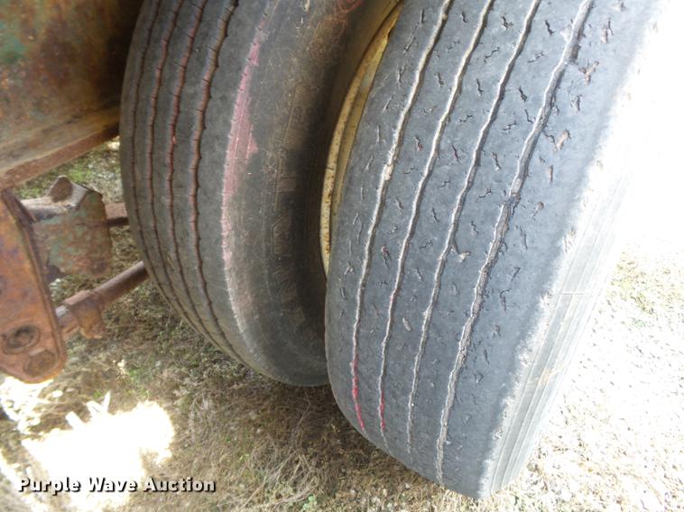 image for item DD2497 2010 Behnke DDT24 fertilizer tender trailer