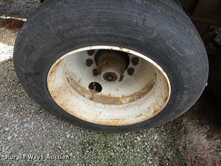 image for item DD2497 2010 Behnke DDT24 fertilizer tender trailer