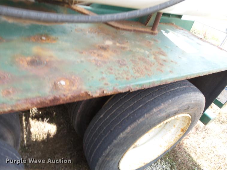 image for item DD2497 2010 Behnke DDT24 fertilizer tender trailer