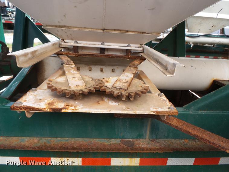 image for item DD2497 2010 Behnke DDT24 fertilizer tender trailer