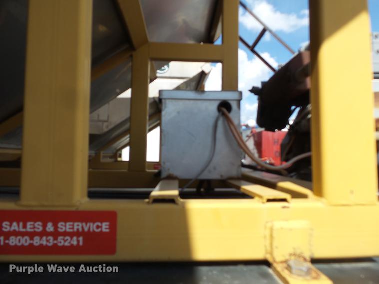 image for item DD2499 2012 KBH fertilizer tender trailer