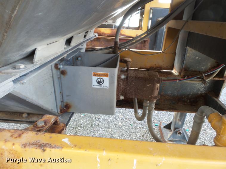 image for item DD2499 2012 KBH fertilizer tender trailer